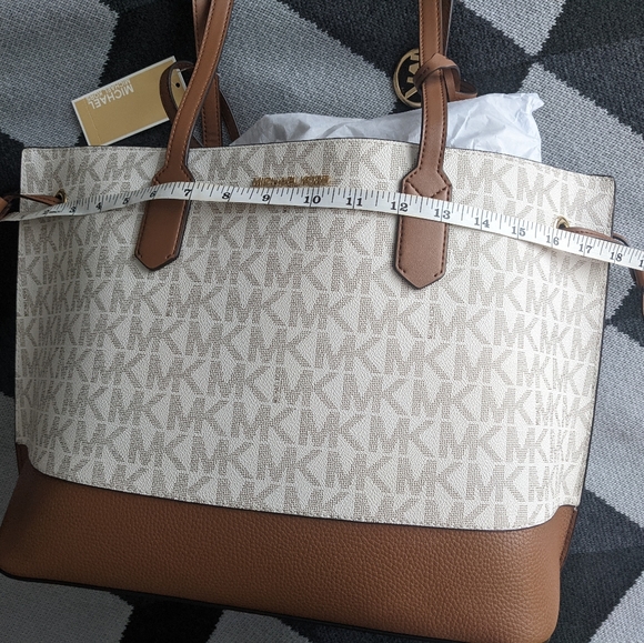 SOLD Michael Kors vanilla Brown drawstring tote - Picture 7 of 10